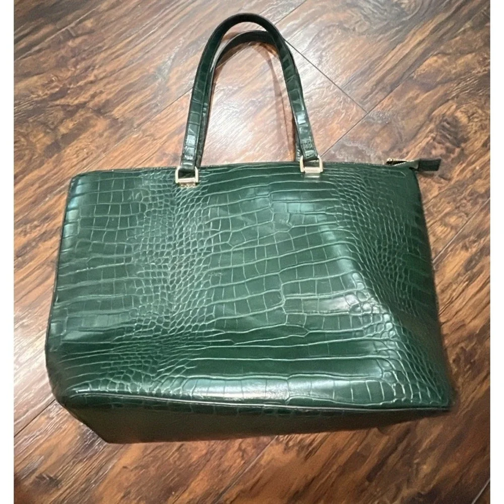 H&M Green Croc Embossed Shoulder Bag Purse Tote Gold Hardware / EUC